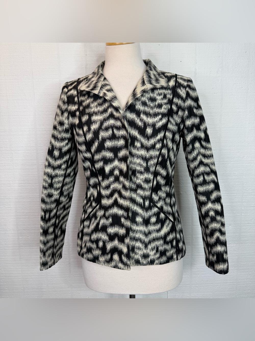 Lafayette 148 New York Black and Cream Patterned Blazer